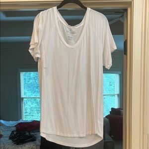 American Eagle Outfitters Classic White V-Neck Tee